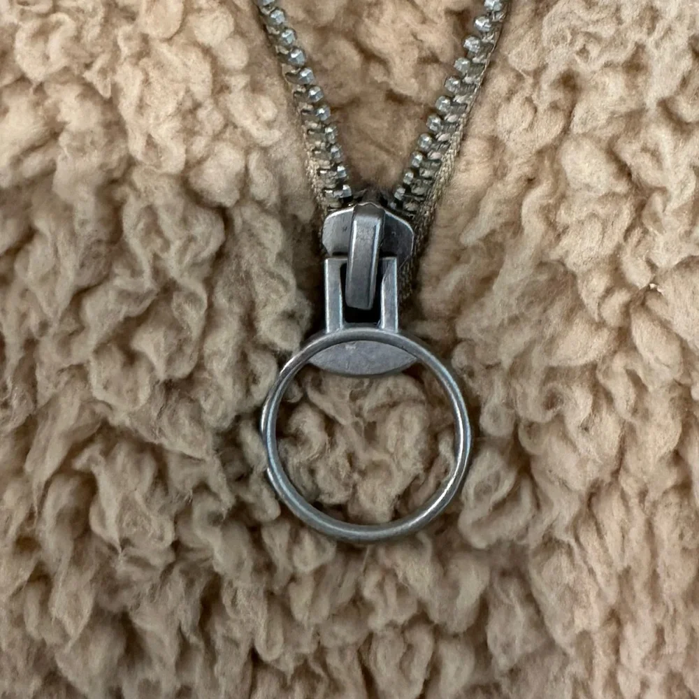 BRAND NEW! NEVER WORN!! Hollister Beige Teddy Jacket - Picture 4 of 5